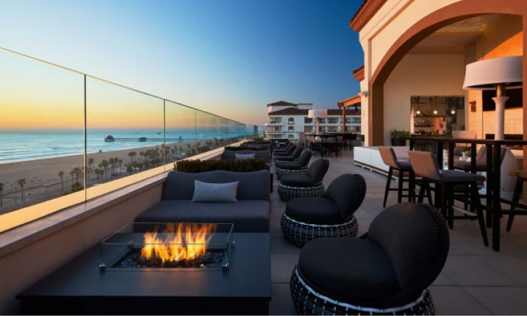 The Waterfront Beach Resort: A Hilton Hotel